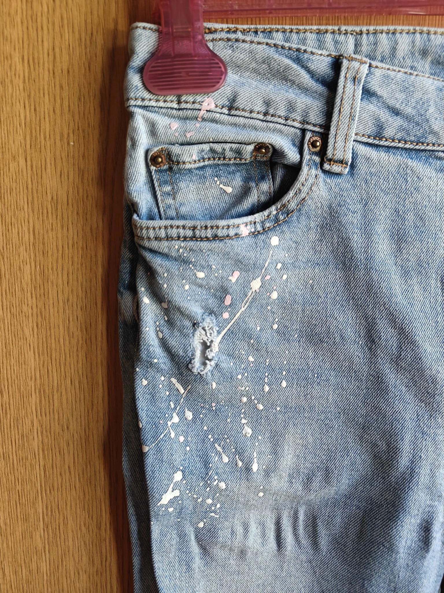 Jeans met een modern en ontspannen design – photo 3